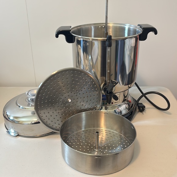 DeLonghi Stainless Steel Coffee Urn 20 - 50 cup capacity DCU50T - Picture 10 of 12